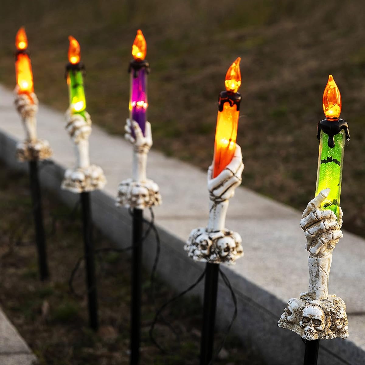 WATERGLIDE Halloween Decoration Candle Light Stakes, 10 Pack Skeleton Hands Hold Lighted Candle Pathway Makers, Waterproof Battery Operated with Timer, Light Up Figurine for Outdoor Holiday Party - imagen de detalle 5